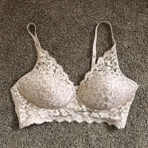 Maidenform Lace Bralette New w/o tags. Size 36B.